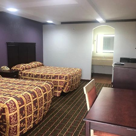 American Inn And Suites Victoria Bagian luar foto