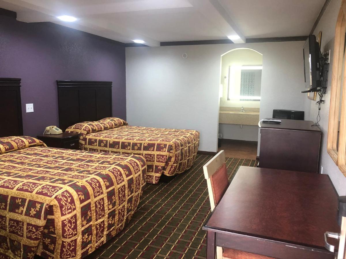 American Inn And Suites Victoria Bagian luar foto