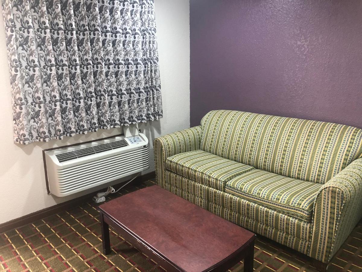 American Inn And Suites Victoria Bagian luar foto